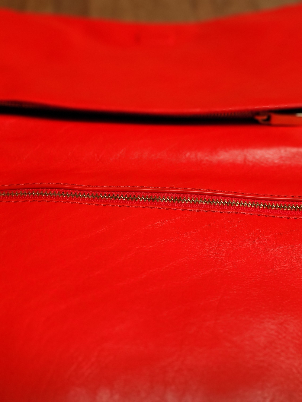 Tory Burch Vibrant Red Leather Logo Wristlet with Chain Strap - Picture 3 of 5
